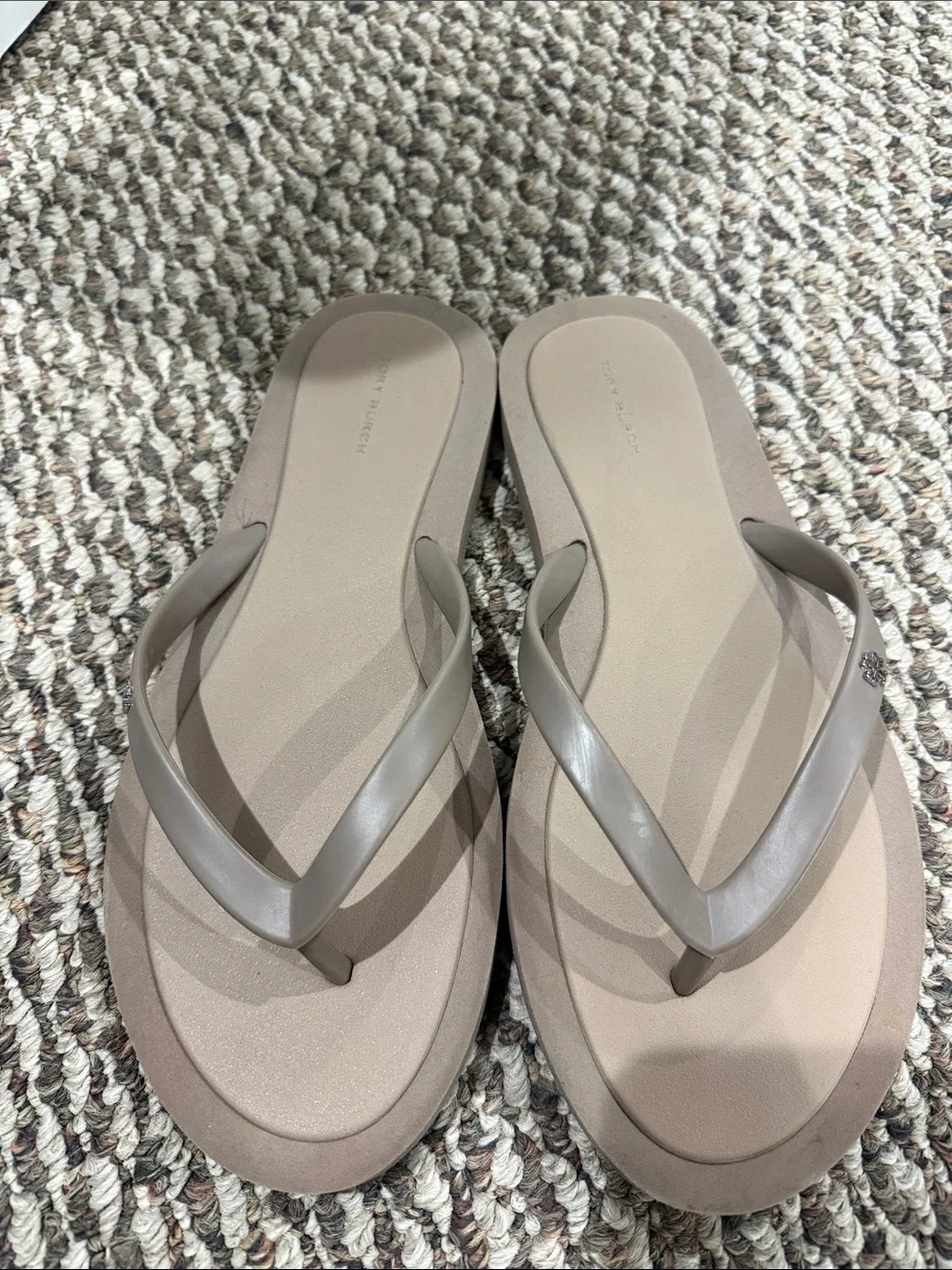Tory Burch KIRA PADDED FLIP-FLOP - Mountain Gray / Silver